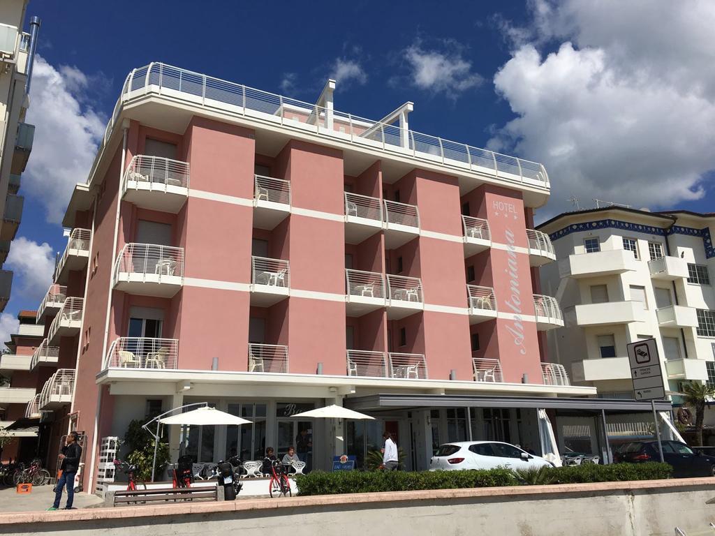 Hotel Antoniana Caorle Exterior foto