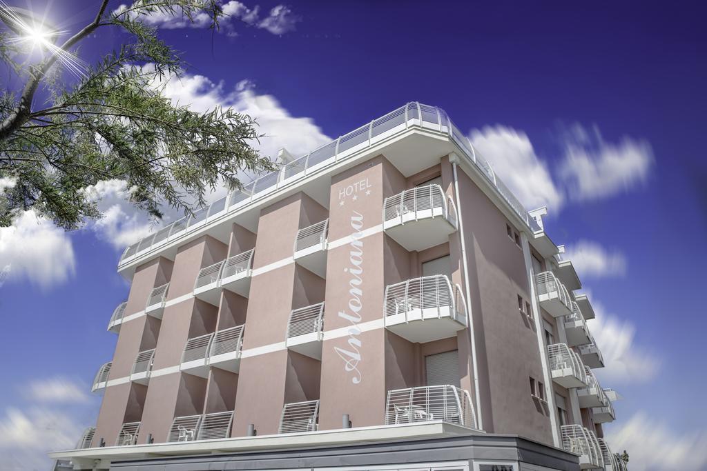 Hotel Antoniana Caorle Exterior foto